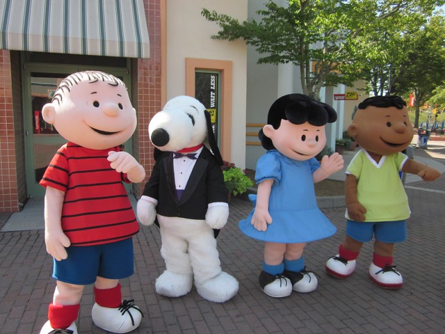 Carowinds Snoopy and the Gang