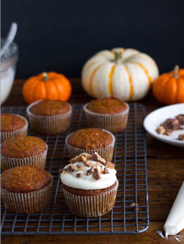 Super Moist Pumpkin Cupcakes with Maple Cream Cheese Frosting and Chopped toffee! #pumpkincupcakes #cupcakes #maplecreamcheesefrosting | Littlespicejar.com
