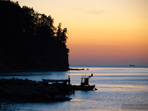sunset sea sky cliff sun sunrise ship poland olympus seashore zuiko trawler twighlight gdynia e510 zd orlowo