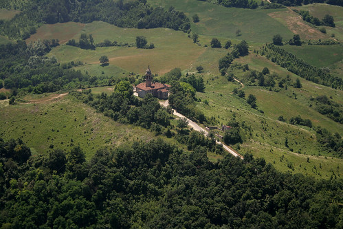 above travel sky italy panorama green church nature airplane landscape flying high view earth top aviation hill aerial fromabove chiesa agriculture lombardia piacenza cessna skyview lombardy pavia birdeye aeronautic pavese voghera oltrepò santamariadelmonte tassara oltrepòpavese nibbiano splendidoltrepò madonnadelleformiche