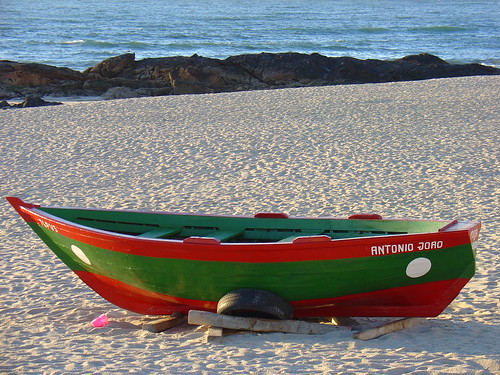 praia beach portugal boat mar europa barco areia oceanoatlântico sonydscv1 viladoconde ilustrarportugal sérieouro flickrlovers helenacompadre