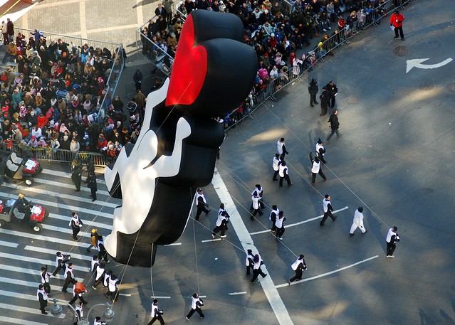Keith Hering guy holding heart at the Macy's Thanksgiving Day Parade