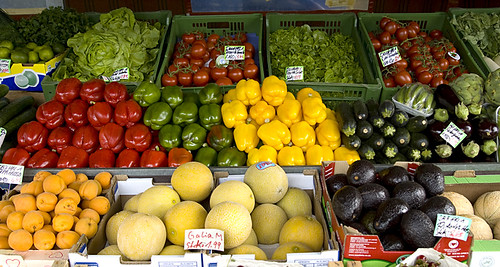 Obst- und Gemüsestand am Nordbad in München - Schwabing