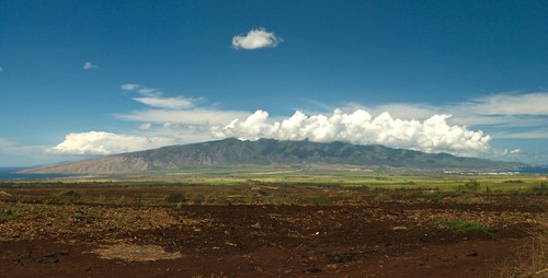 blue sky field clouds geotagged volcano hawaii nikon maui pineapple valley noon d200 westmauimountains maunakahalawai nikkor1735mmf28 nikon1735mmf28 landscapesofvillagesandfields 1735mmafnikkor kulaviewwestwest mountainsmauna kahalawaicumulusc cbpittenger geo:lat=20800692 geo:lon=156374459