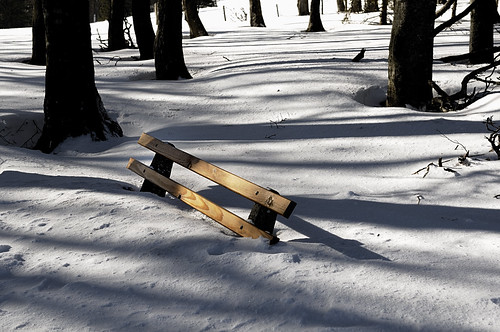 winter snow bench geotagged thumbsup metaphor schwarzwald blackforest d300 kandel metapher nikoncapturenx challengeyouwinner bankingcrisis unwortdesjahres badbank geo:lat=48059962 geo:lon=8016935