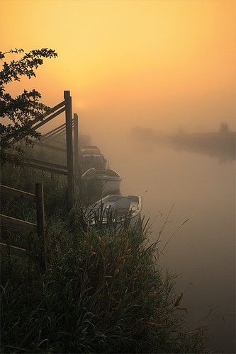 mist sunrise river boats unitedkingdom eastsussex rother iden