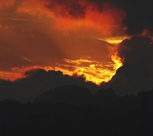 italy clouds sunrise geotagged italia sunsets sunrises storms dolomites dolomiti veneto passogiau wildernesstravel cloudsstormssunsetssunrises wildernesstraveltour hikinginthecortinadolomites
