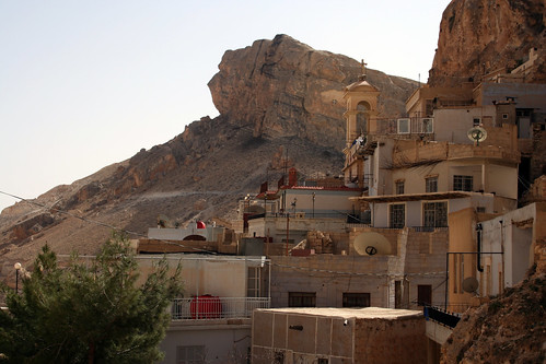 sky cliff mountain building rock buildings hill syria maaloula سوريا سورية maloula geo:lon=36546664 سوريّة geo:lat=33846752 معلولا‎