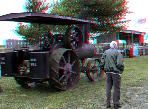 old people tractor rural stereoscopic stereophoto 3d antique farm iowa historic equipment anaglyphs redcyan 3dimages 3dphoto 3dphotos 3dpictures stereopicture