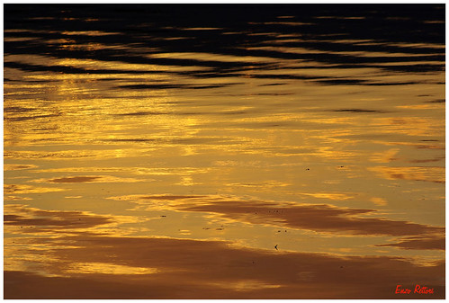 sunset italy lake nature sunrise dawn italia tramonto sundown pentax alba natura aurora perugia umbria daybreak lagotrasimeno umbrian k10d pentaxk10d justpentax pentaxiani pentaxart enzorettori rettorienzo