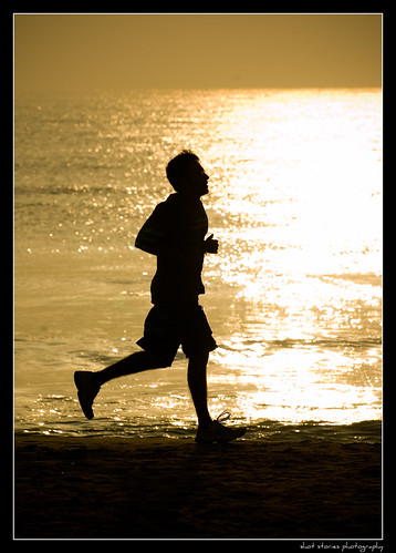 beach silhouette yellow sunrise madras 70300mm besantnagar sharan goldensea joggingalongtheshore