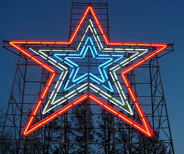 Mill Mountain Star in all of it's glory in Roanoke, Virginia | Flickr
