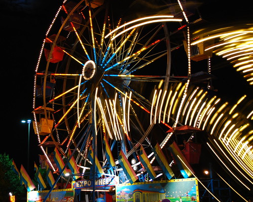 longexposure carnival blue atlanta red summer usa motion black color yellow night dark georgia lights amusement lowlight nikon south spin roswell southern exposition spinning ferriswheel rides stopmotion d80 expowheel colorphotoaward peachtreerides platinumheartaward gr8photo gr8photosfavourite spiderride