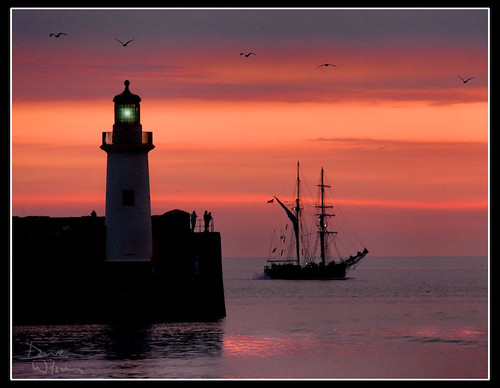 sunset sea lighthouse marina coast boat ship lock cumbria whitehaven solway firth zebu cumbrian golddragon mywinners theunforgettablepictures theperfectphotographer flickrestrellas hccity
