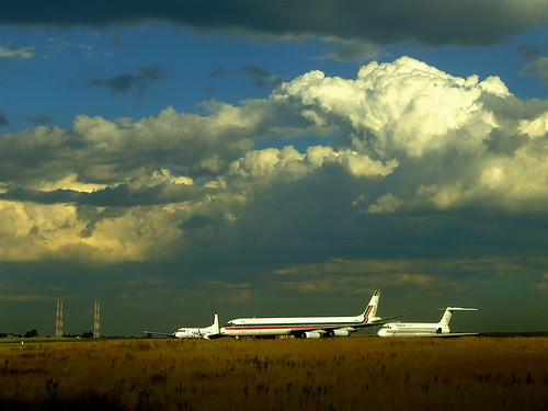 sunset southafrica geotagged aircraft finepix airports stormysky gauteng highveld transvaal s5600 fujicameras ortambointernational highveldstorm geo:lat=26142032 geo:lon=28245163