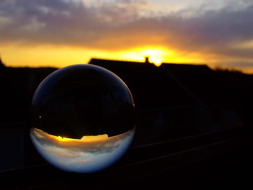 sunset sun glass ball soleil view thing small reflet ciel reflect round reverse verre couché rond balle