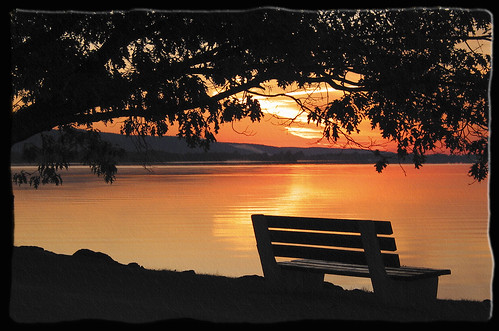 sunrise river bench dawn qc montebello