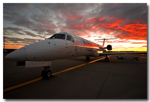 sunrise scotland airport edinburgh aircraft redsky reflexions predawn embraer flybe