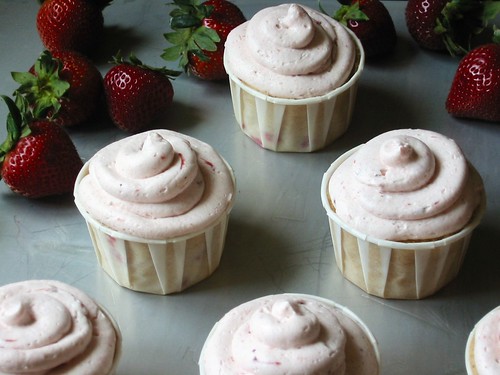 Strawberry Cupcakes with Strawberry Swiss Meringue Buttercream (large)