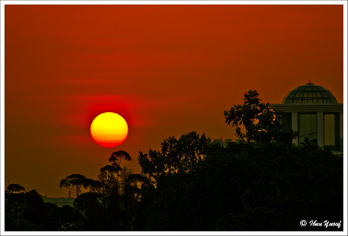 sunset red orange sun yellow searchthebest sundown silhouettes malaysia a200 selangor shahalam blueribbonwinner section12 sonydslr mywinners abigfave diamondclassphotographer flickrdiamond ibnuyusuf mysonia grouptripod