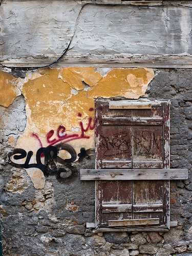 window decay urbandecay greece crete canonef35mmf2 derelict decayed heraklion boarded 250v10f canoneos400d ysplix betterthangood