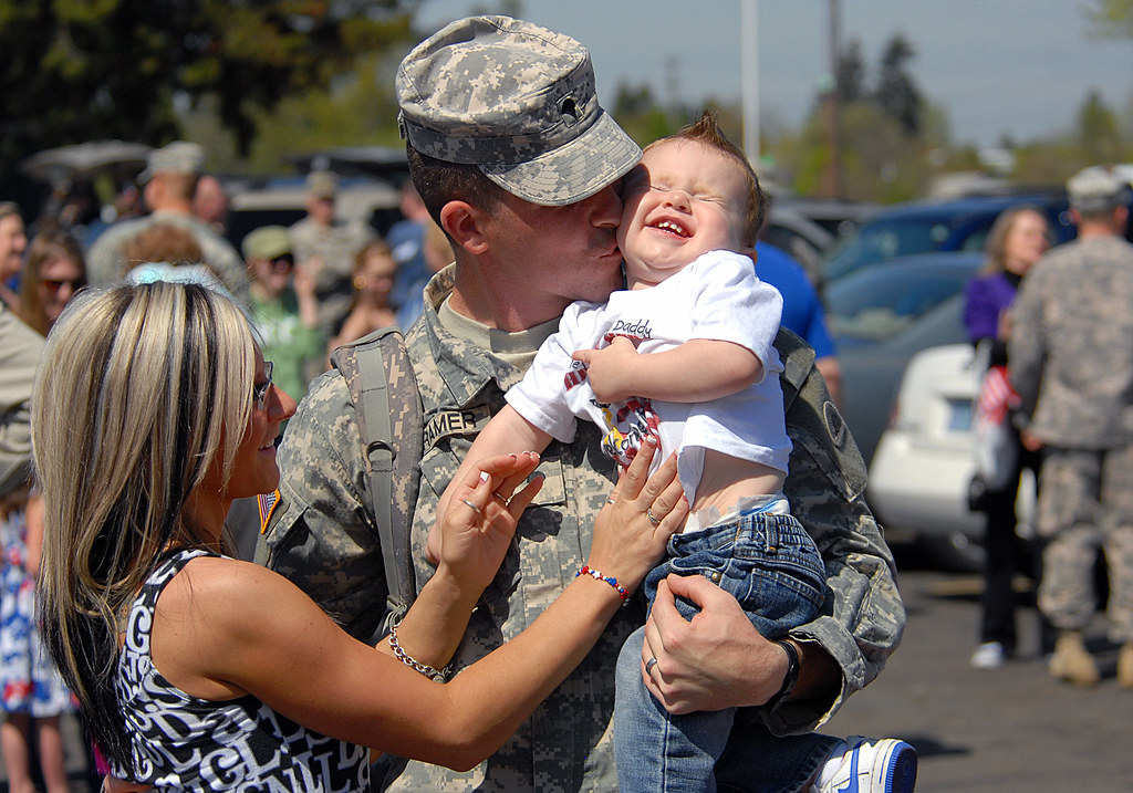 Lane County Area Soldiers Reunite With Families