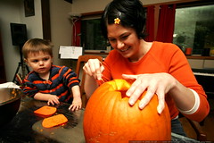 sequoia takes an interest in pumpkin carving    MG 1734 