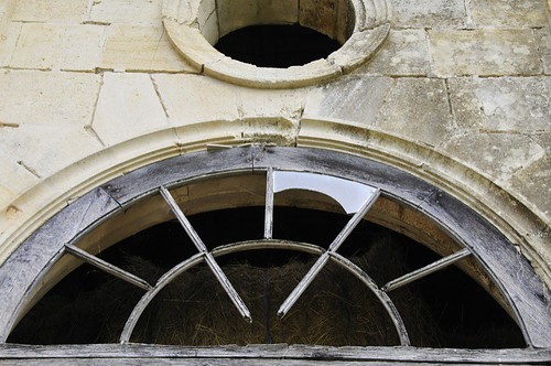 old france abandoned window architecture vintage ruin bordeaux allrightsreserved oldfashioned oeildeboeuf ©charlescowen