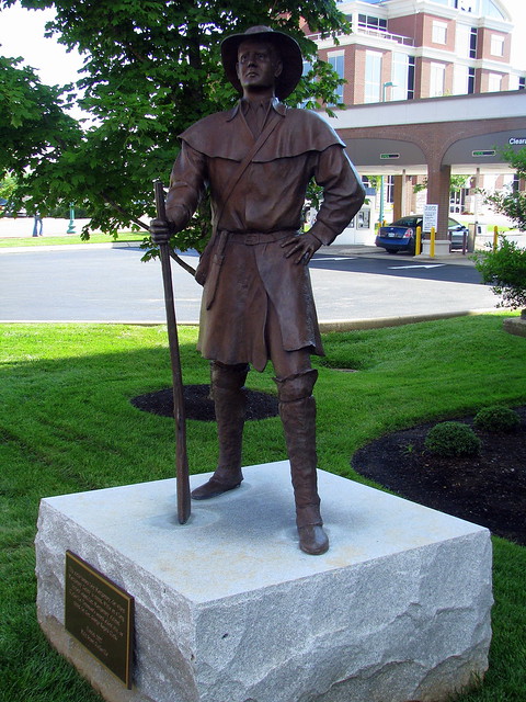 Clarksville: John Montgomery statue