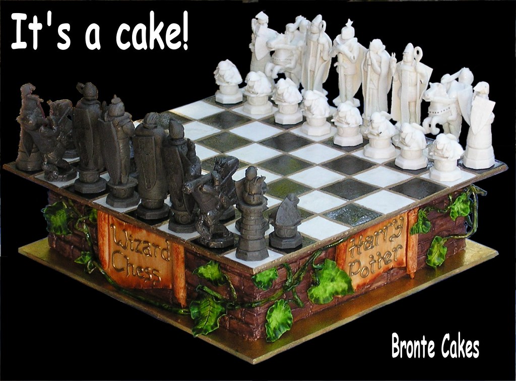 IT'S A CAKE: Harry Potter Chess Set