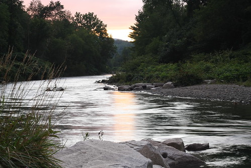 pink sunset sun motion green water grass river flow rocks vermont bend dusk granite curve vt randolph canon40d