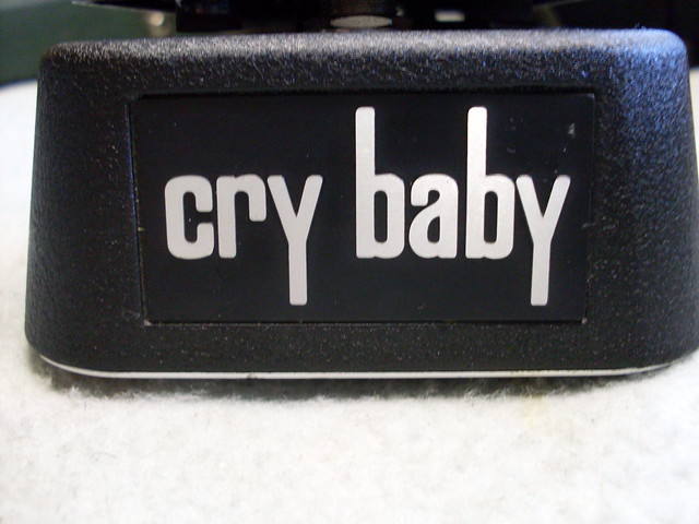 Photo：Crybaby Logo By Roadside Guitars