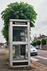 telephone box - Photo of Nérondes