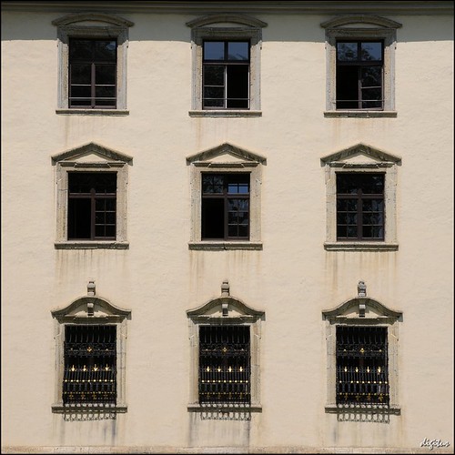 window geotagged fenster front nikkor fassade d300 badenwuerttemberg obermarchtal oberschwaben 1685mmf3556gvr 1685vr geo:lat=48236108 geo:lon=9570723
