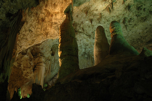 newmexico carlsbadcaverns carlsbadcavernsnationalpark cave cavern unesco worldheritagesite bigroom formations hallofgiants stalagmite column speliothem speliothems