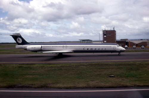 Compass Airlines MD83 VH-LNI