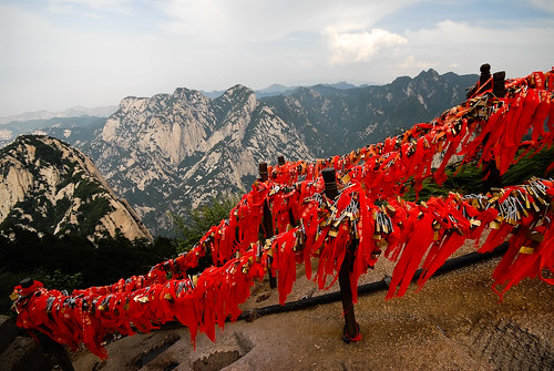 china travel red mountains gold nikon hiking chinese chain xian locks d200 shaanxi sigma1020mm huashan prayerribbons flowermountain
