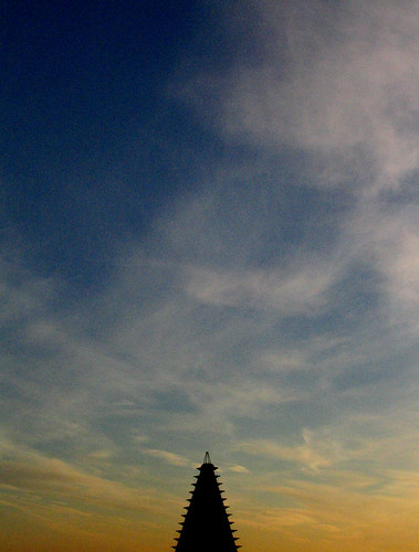 blue roof santiago sunset sky orange clouds spain pyramid cathedral compostela apyramidalsun anegativesunset