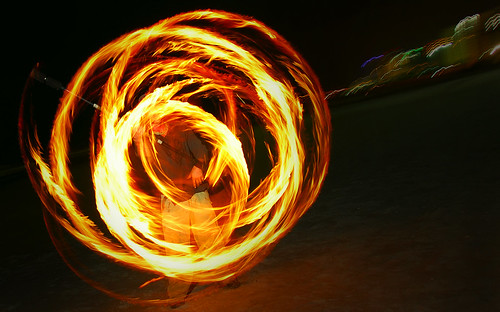 people beach fire circles spin talent spinning swirl nightphoto juggling nikonsb800 nikon18200vr strobist nikoncls nikond80 noclsinfo