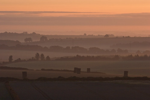 uk morning england mist 20d sunrise landscape dawn hampshire fields bales eos20d danebury canon70300f4556do testvalley ef70300mmf4556isusmdo