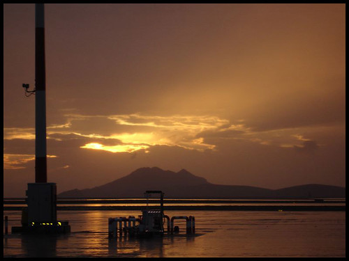 sky sunrise golden athens greece sunrays athensinternationalairport aia athensairport