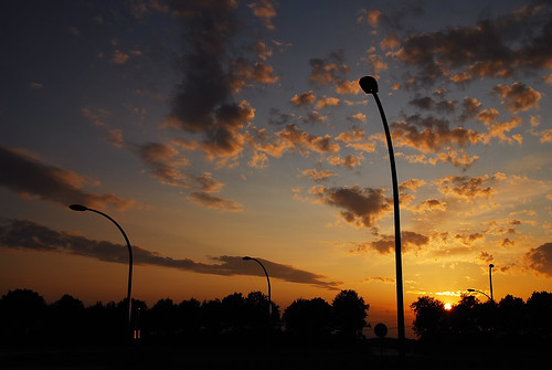 lantaarnpaal lamppost hemel sky zonsondergang sunset blue blauw orange oranje wolk cloud oudedelft emmen 1109 911 bej pwpartlycloudy vanderlaanfotografeert