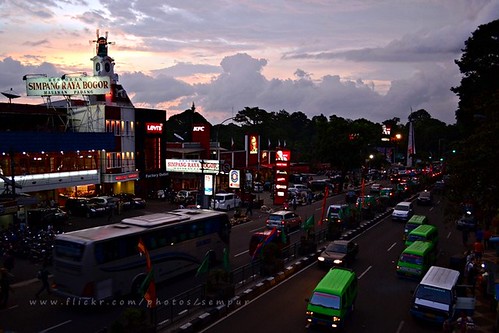 city sunset urban bus indonesia evening java downtown traffic kfc westjava bogor angkot damri baranangsiang hollandbakery kujangstatue ngesti