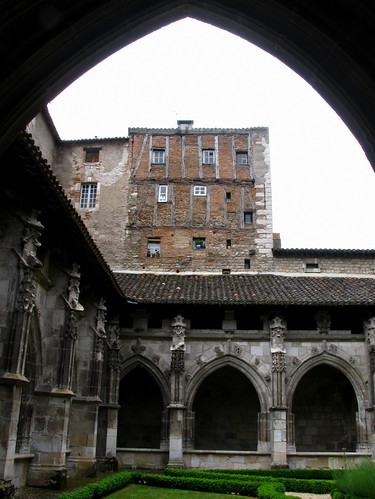 windows house france grey arch cathedral bricks gray medieval cloister cahors midipyrénées