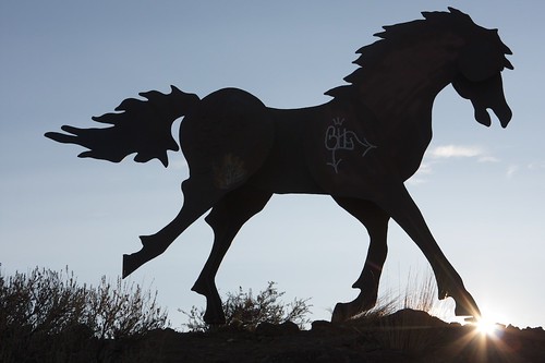 sculpture horse silhouette sunrise washington unitedstates columbiariver vantage wildhorsemonument grandfathercutsloosetheponies