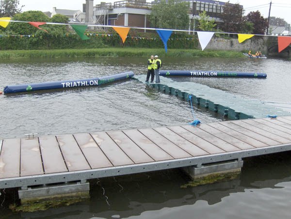 Our exit pontoon (thanks to the Defence Forces) and Athy Jetty - TriAthy - I Edition - 2 June 2007