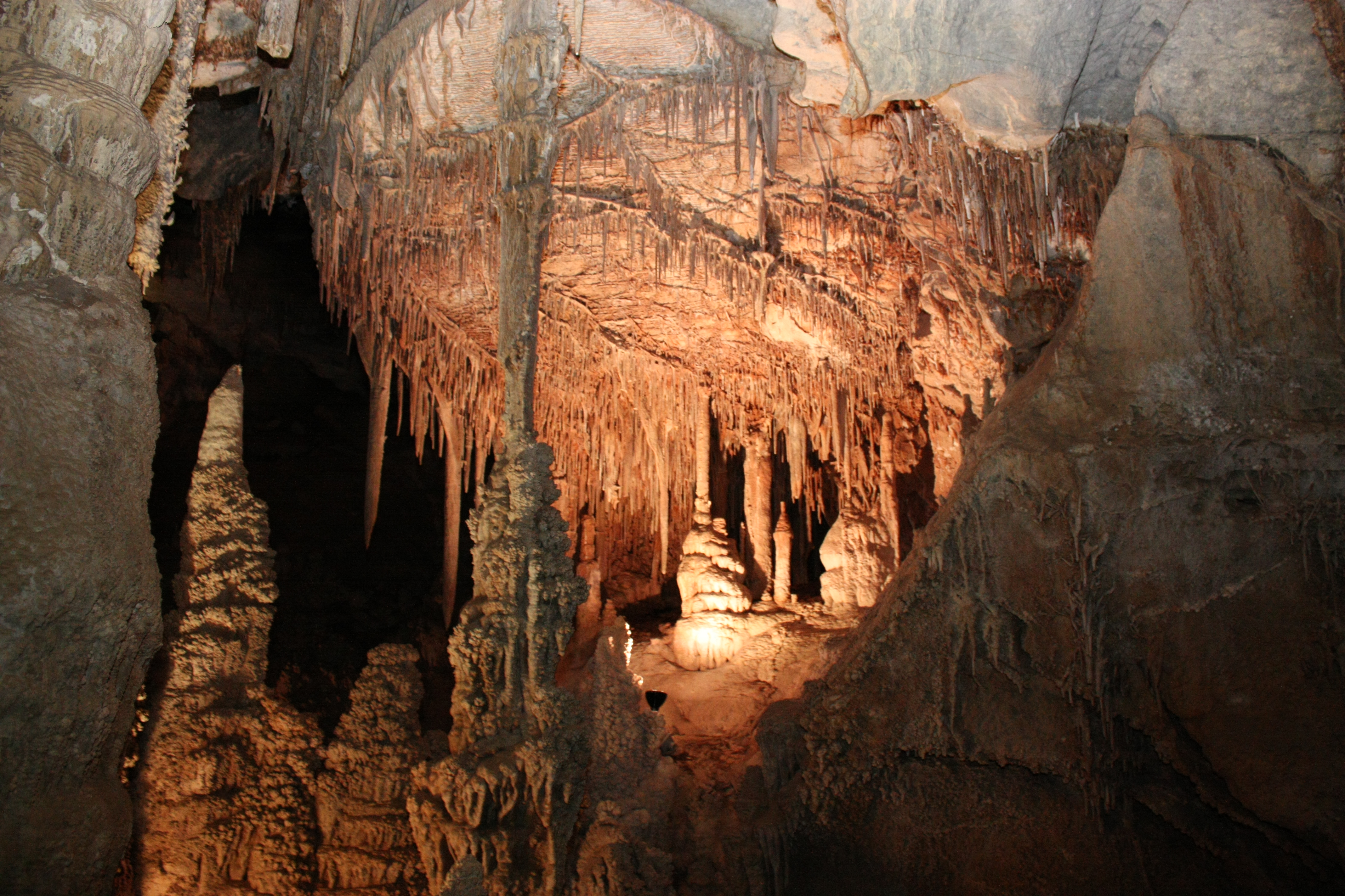Почему в пещерах холодно. Крутая пещера. Невада пещера m. Great basin National Lehman Caves. Почему пещеры нуждаются в охране.