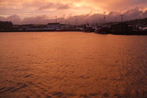 sunset water golden harbour fishingboats campbeltown sailingtroontoliverpool