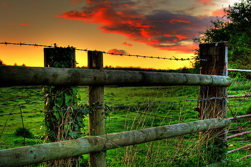 sunset wales fence gate dusk barbedwire hdr monmouthshire caldicot dewstow aplusphoto 15challengeswinner rogiet ifton
