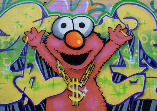 streetart cute smile wall happy gold graffiti necklace funny open arms little puppet sweet elmo ring rings muppet graceful rapper gangsta babie vigo jimhenson
